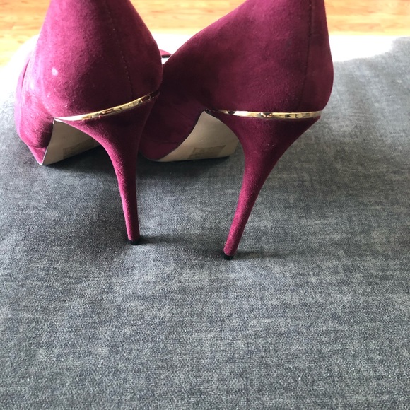 Aldo 4.5 inch suede heels in wine red color - Picture 5 of 7